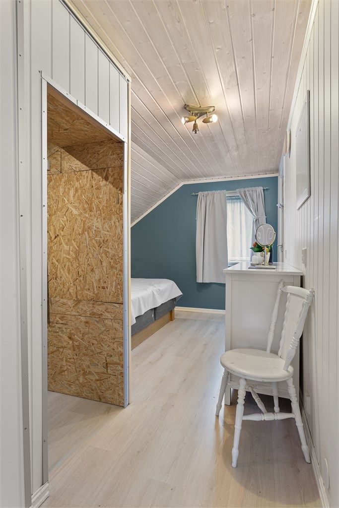 Soverom 1 har også adkomst til eget bad