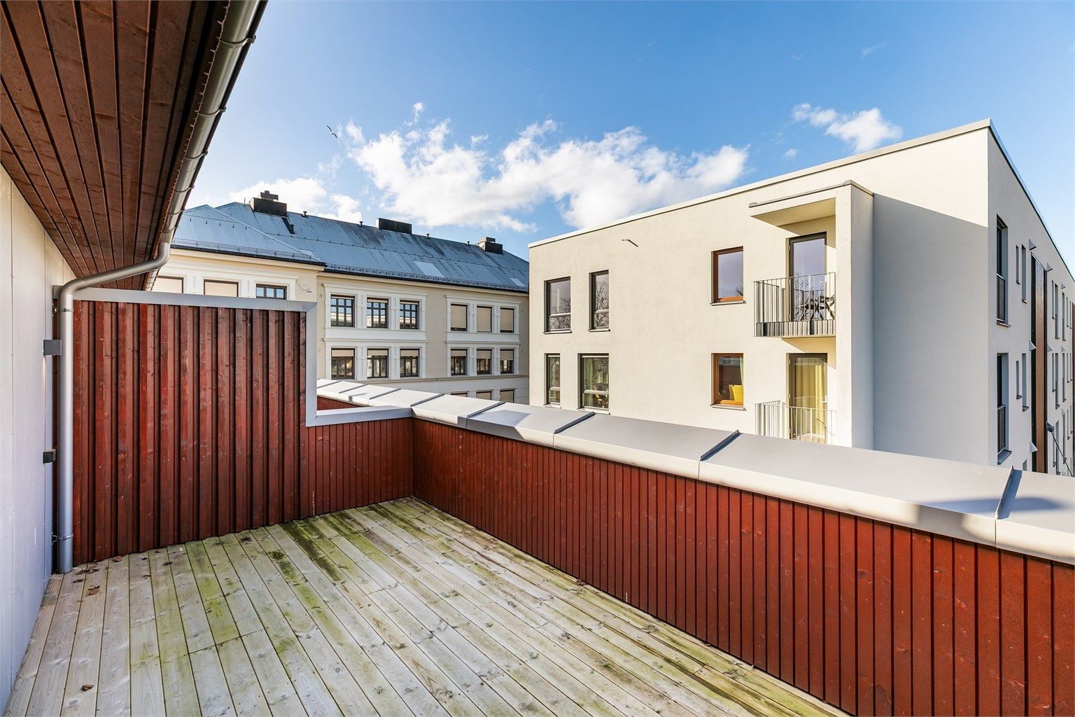 Den nordre takaltanen vender mot skjermede omgivelser i Skarmyrakvartalet. Her er det lite som antyder hvor sentralt du faktisk bor.