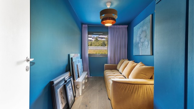 Soverom 2 har plassbygd garderobeskap og god plass til seng. Rommet egner seg godt til barnerom, gjesterom eller kontor.