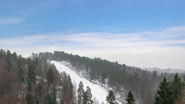 For den vinterglade finnes det en egen slalåmbakke i nærområdet med ski inn/ski out.