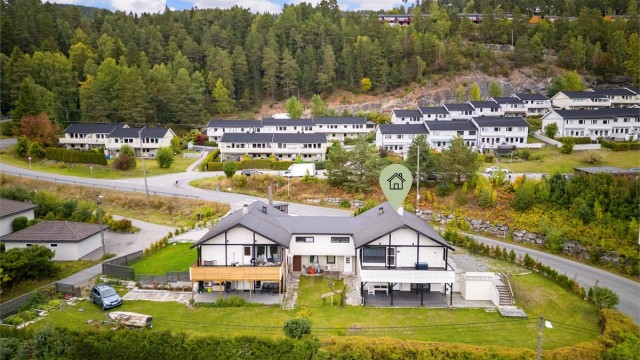 Kort gangavstand til matbutikk (Kiwi Nybruveien) og Price Lagerbutikk.