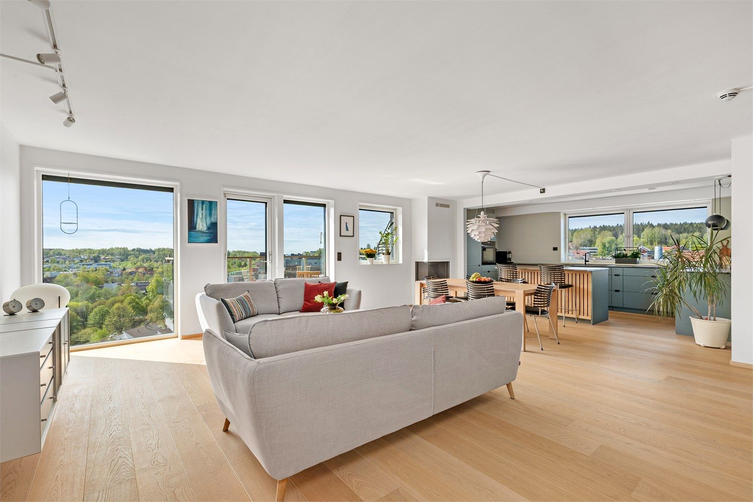 Velkommen til Brekkeveien 19, en nydelig leilighet med "husfølelse"