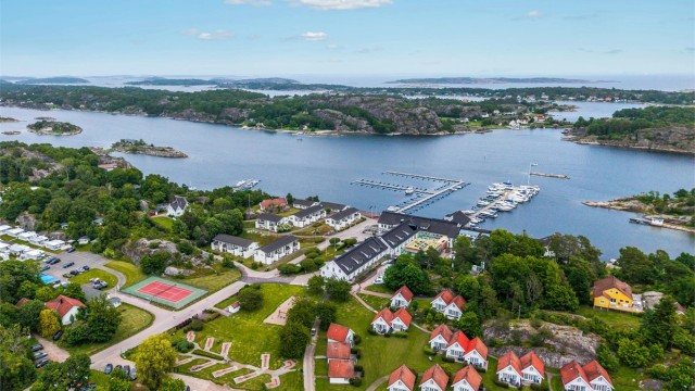 Lekker fritidsleilighet med fantastisk sjøutsikt, lettstelt og praktisk. 2 verandaer og sol fra morgen til kveld.