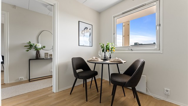 Skyvedør inn til kjøkkenet