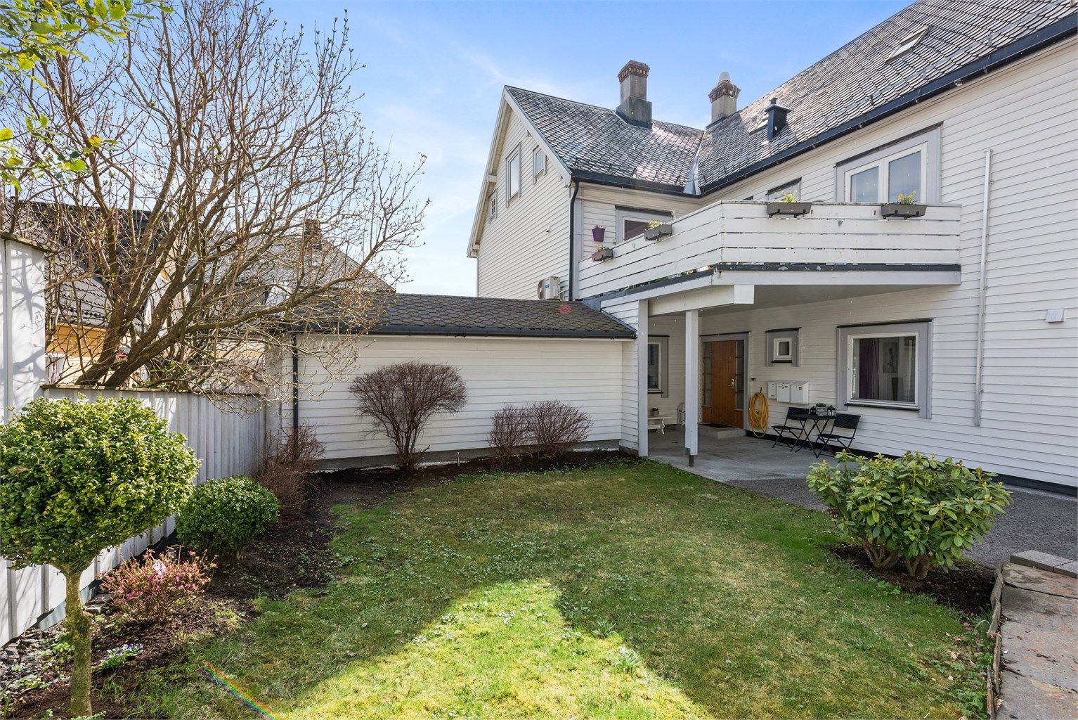 Felles hage og uteplass mot nordøst