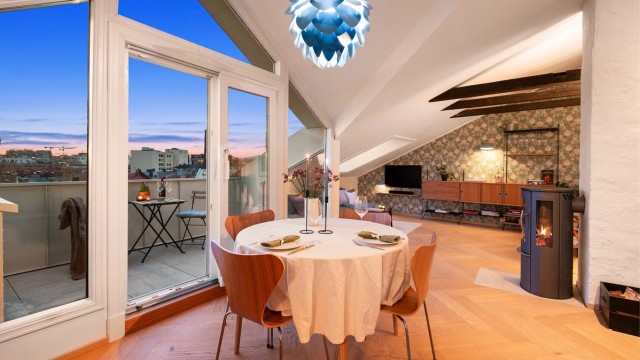 Leiligheten holder en gjennomgående høy standard og er klar for innflytting.