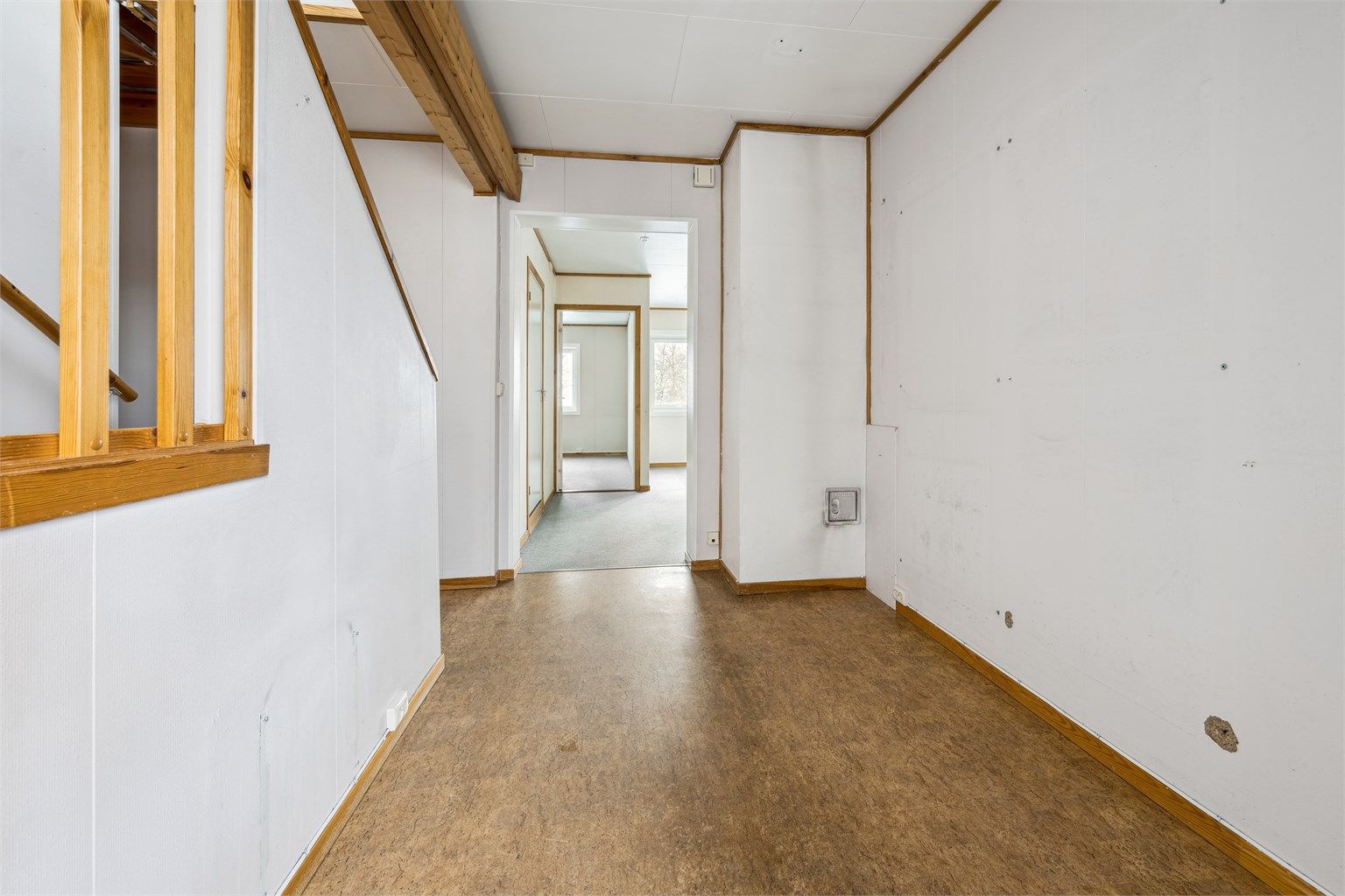 Leiligheten ligger fint til på Holt Vestvollen i et barnevennlig område med kort vei skoler og kollektivtransport.