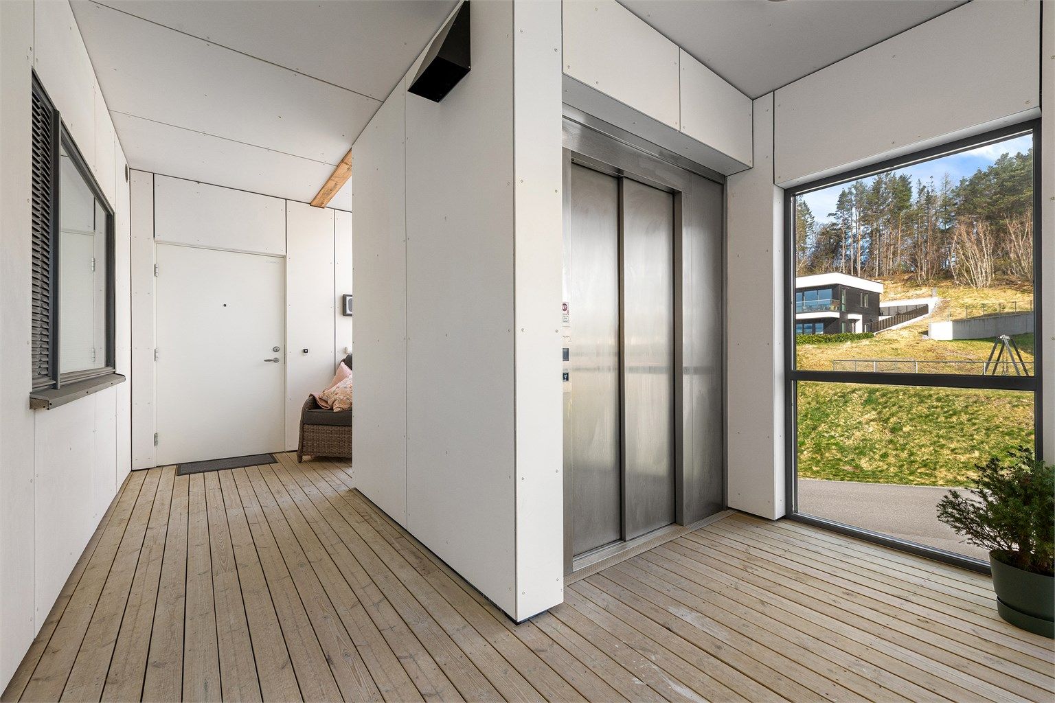 Heisen tar deg enkelt og trinnfritt opp til leilighetens etasje