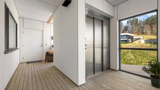 Heisen tar deg enkelt og trinnfritt opp til leilighetens etasje