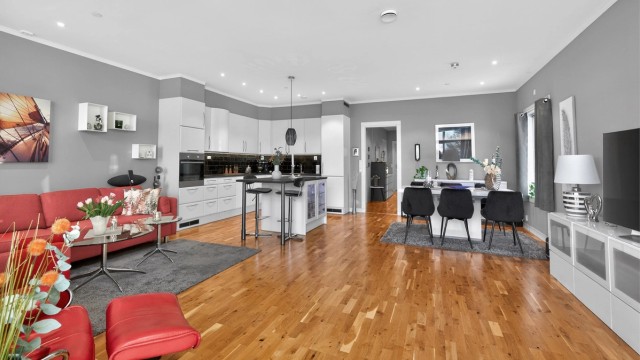 Leiligheten er opprinnelig byggemeldt med et ekstra soverom, og det kan derfor være mulig å etablere et ekstra slik at man får 3 soverom.