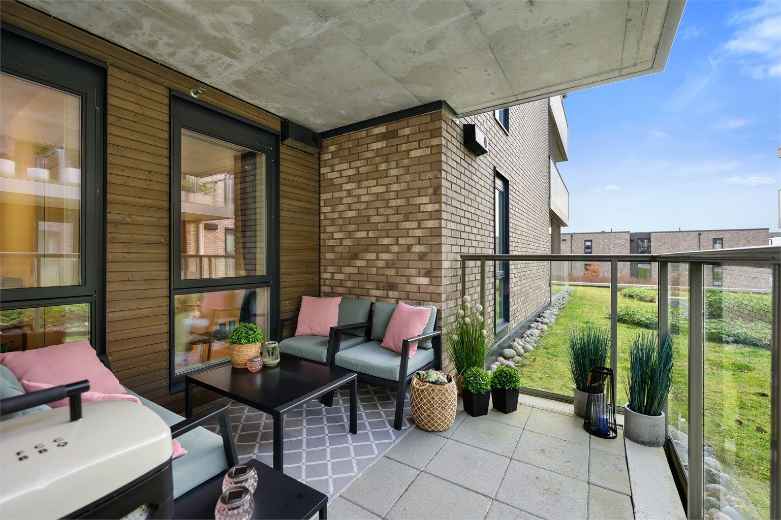 Overbygd balkong som kan brukes hele året. 