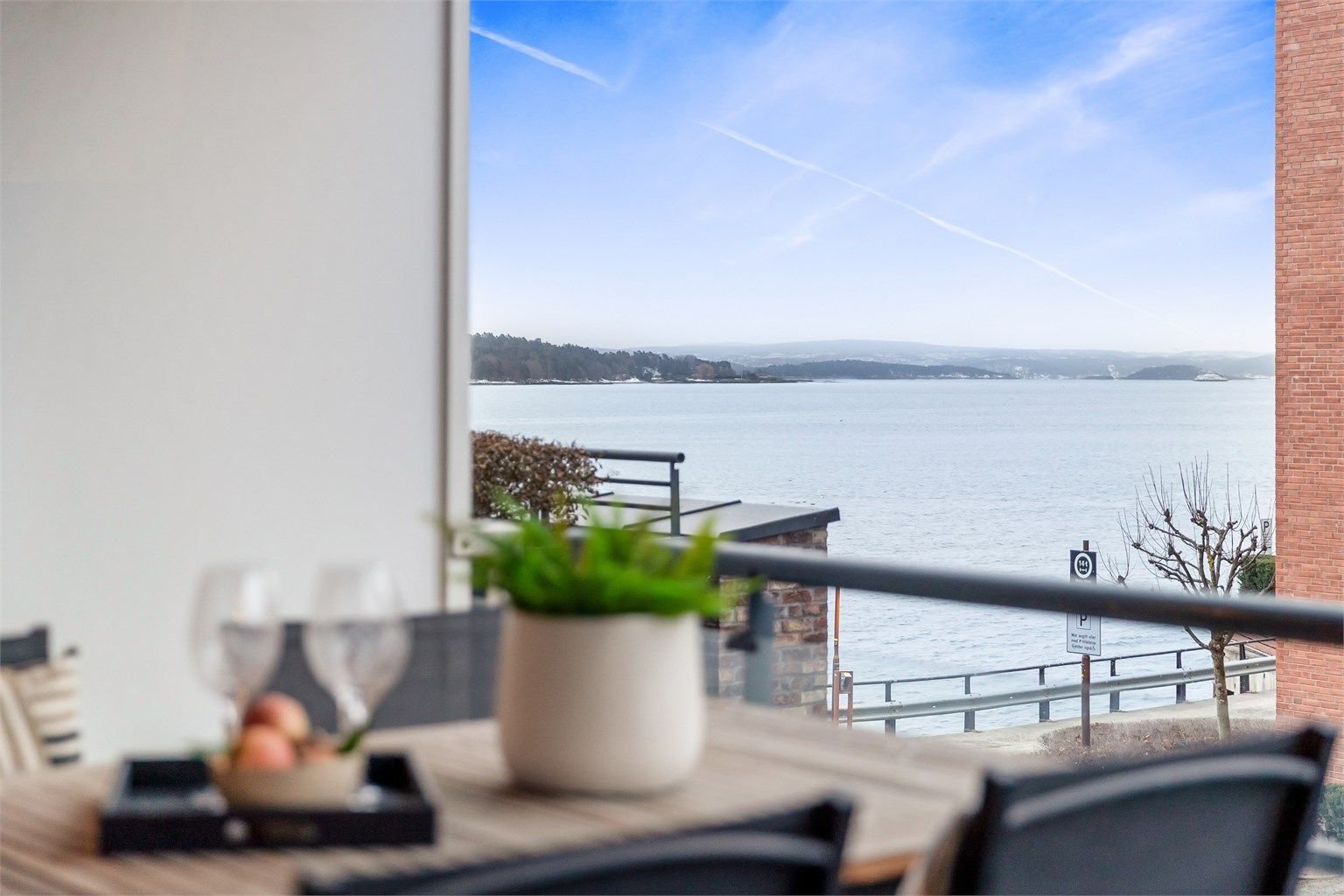 Området byr på flotte rekreasjonsmuligheter, inkludert turstier langs Lysakerelva.