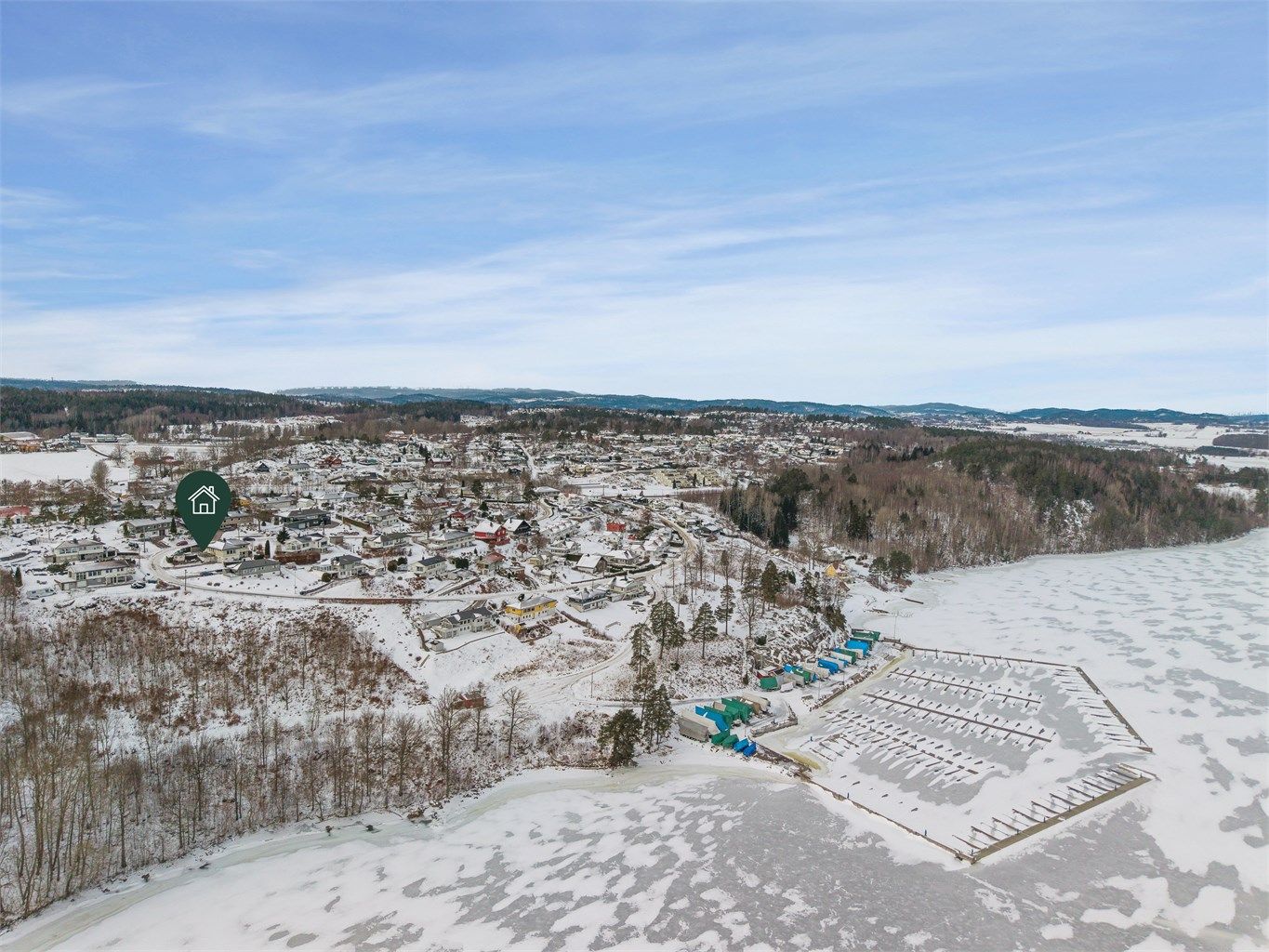 Området er kjent for sin sjønærhet og landlige sjarm, men samtidig kort vei til alt man trenger i hverdagen. 