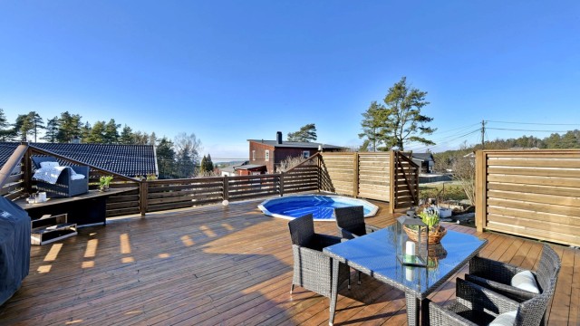 Sebastian Håbesland v/Krogsveen presenterer Skogkanten 6A - enebolig over to plan med svært sentral beliggenhet på Kolbotn