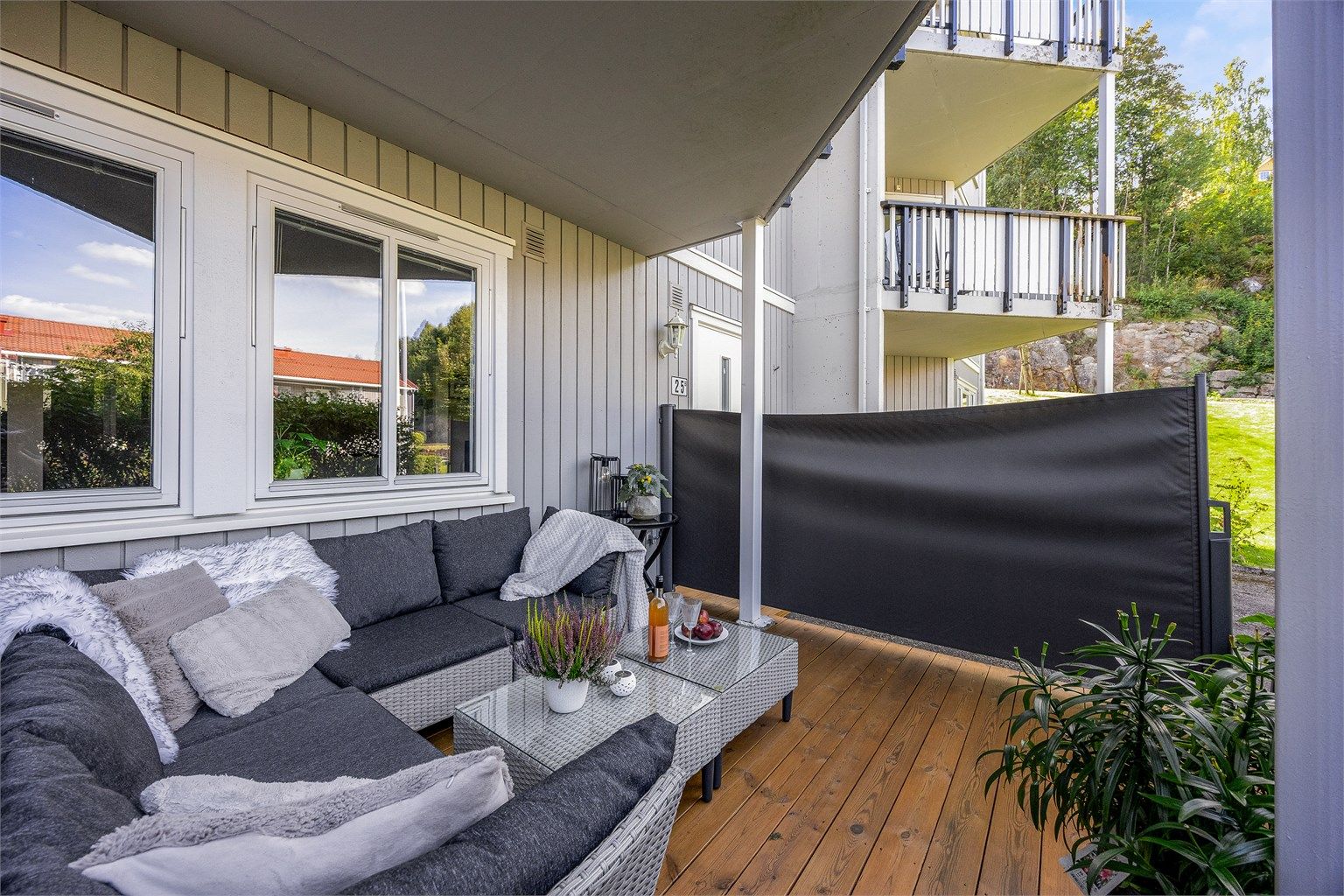 En uttrekkbar levegg gir mulighet for en mer skjermet uteplass.