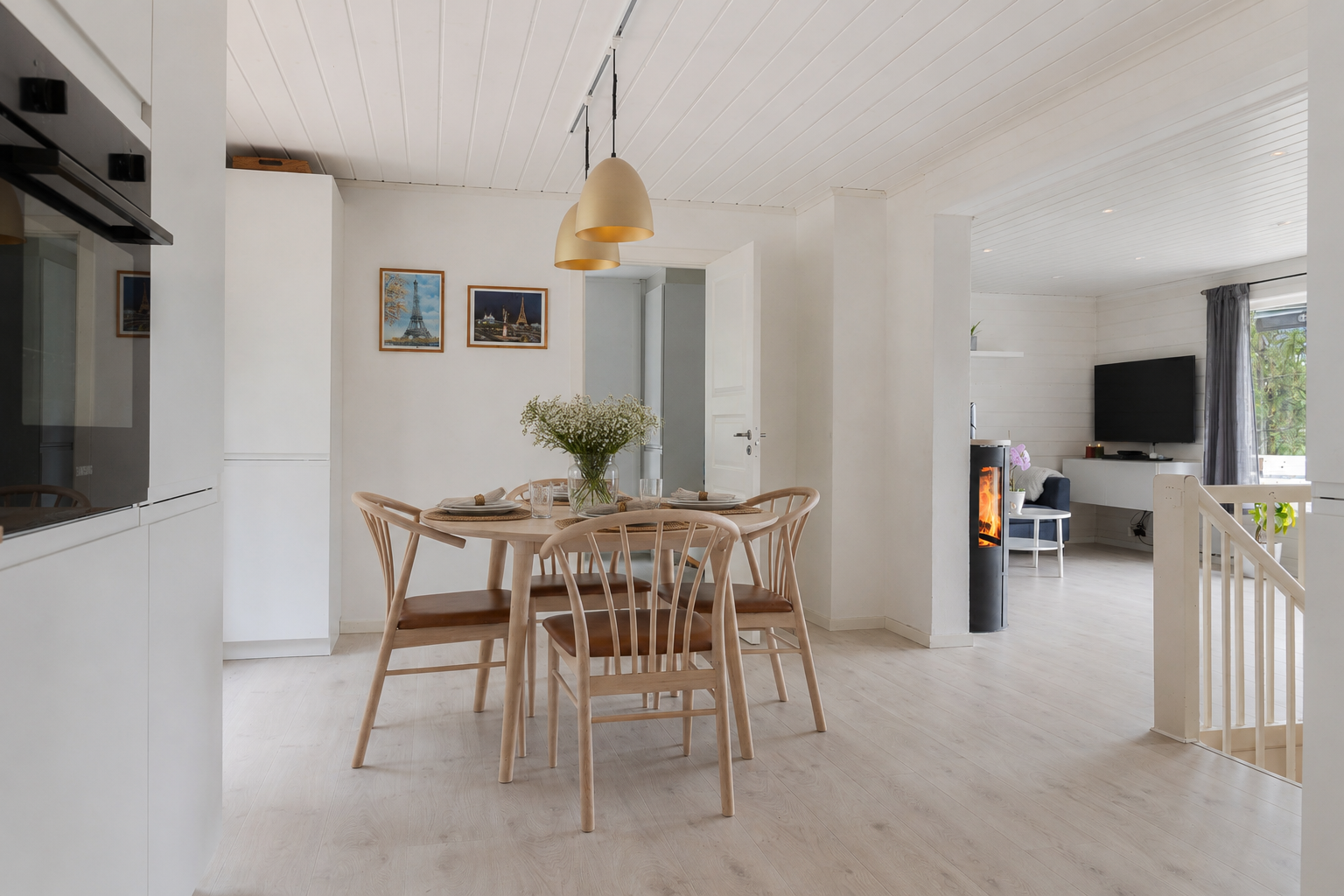Spiseplass i tilknytning til kjøkkenet.