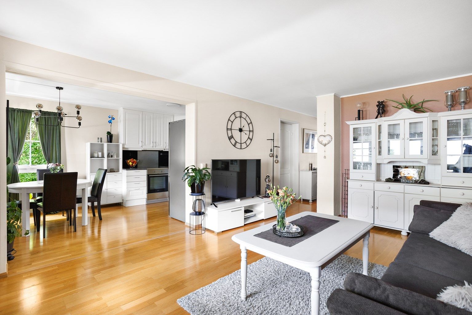 Velkommen til Elgtråkket 131, dette er en 3-roms på 70 kvm - Presentert av Andreas Bergh Johannessen