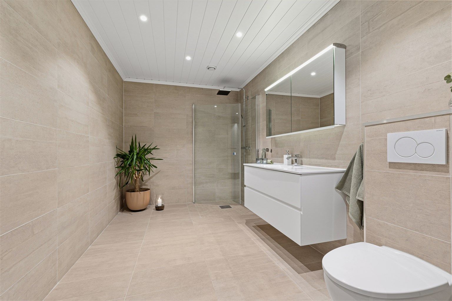 Bad/wc i 1 etg holder utmerket standard og er romslig