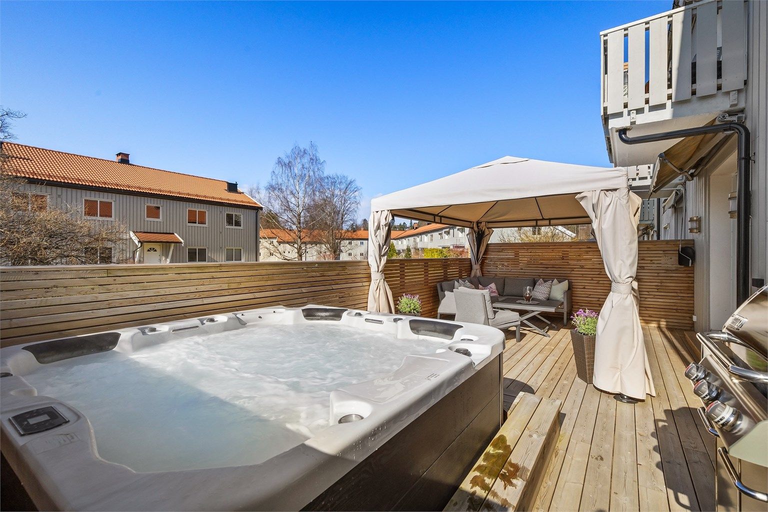 Det gjøres oppmerksom på at boblebadet ikke medfølger