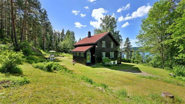 Velkommen til Linnekastveien 15 - fritidsbolig (tidligere benyttet som helårsbolig) på 224 kvm i bruksareal - stor tomt på nesten 6 mål