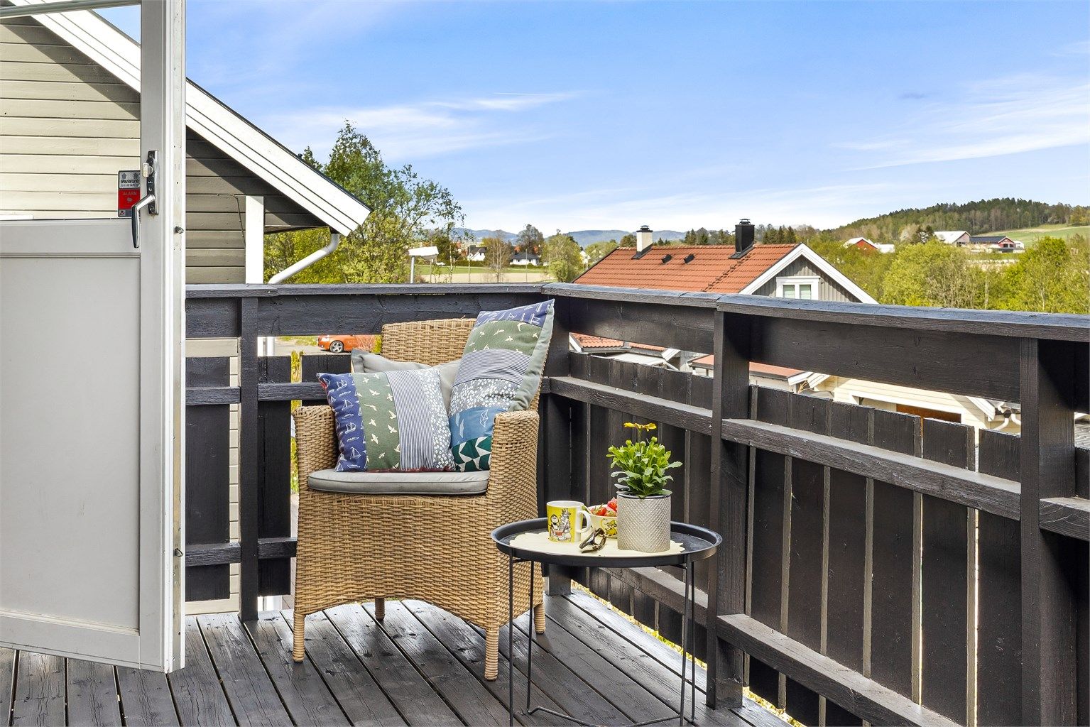 En liten, usjenert krok på terrassen med adkomst fra soverommet i 1. etasje.