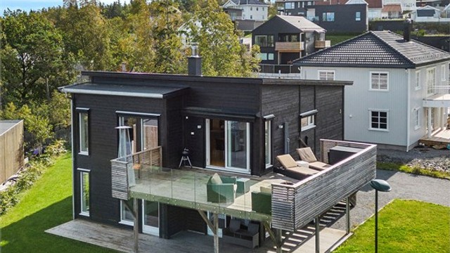 Boligen ligger i et barnevennlig område uten gjennomgangstrafikk.