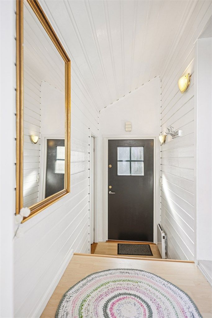 Gang (Opprinnelig byggesøkt som inngangsparti/trapp, endringen er ikke omsøkt/godkjent).