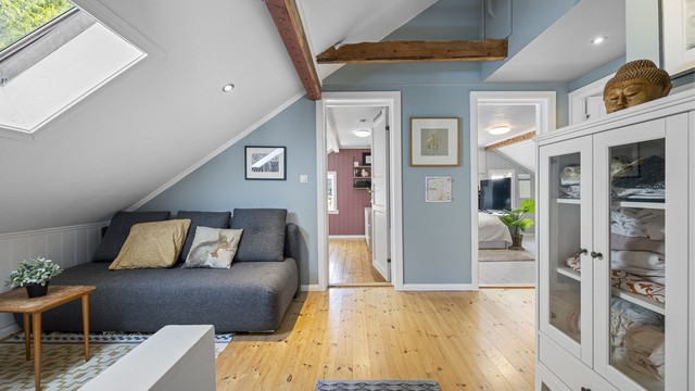 Loftstuen i tredje etasje gir ekstra plass og fungerer som et bindeledd mellom soverommene.