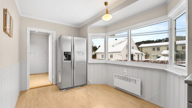 det er også plass til en liten koselig sittegruppe her på kjøkkenet