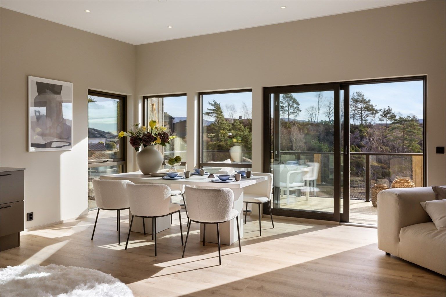 Rålekker og nyoppført stor halvpart av funkis tomannsbolig med hybel. Sentralt i Kleppestø. Bilder er tatt fra Holmedalen 65B, kvalitetene er de samme bare speilvendt løsning.