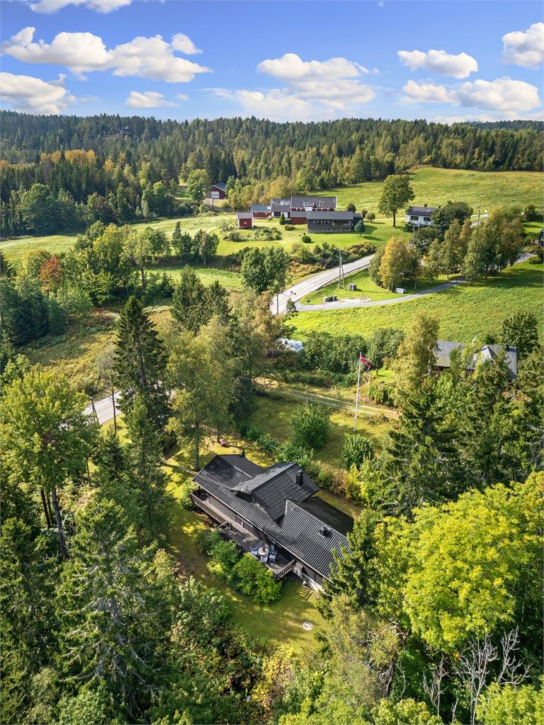 Her bor du tilbaketrukket i rolige omgivelser, samtidig som Konnerud sentrum er bare en kort kjøretur unna.