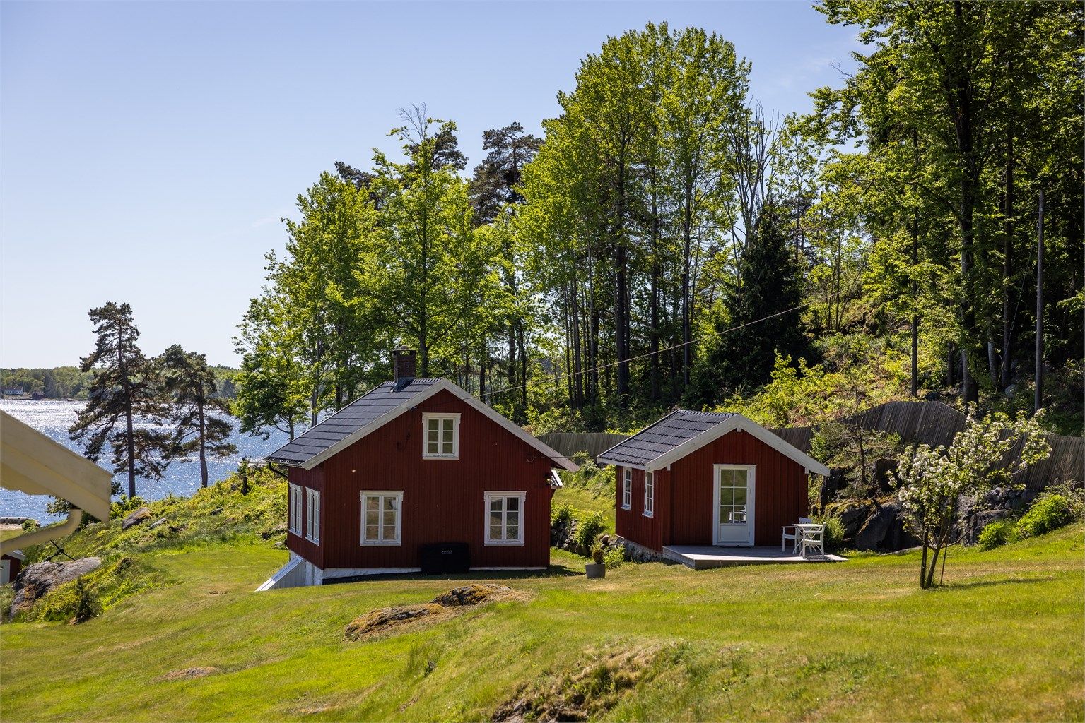  Her ligger alt til rette for et sted hvor både storfamilien og flere generasjoner kan samles, samtidig som man har gode muligheter for privatliv.