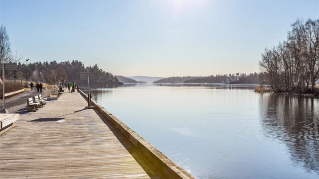 Det er gangavstand til fantastiske turområder på Kadettangen og Kalvøya. Kadettangen ble nylig oppgradert og fornyet, og stod ferdig sommeren 2019. Her er det stupetårn, badebinge, treningsapparater, lekeplasser, sandvolleyballbaner og masse mer