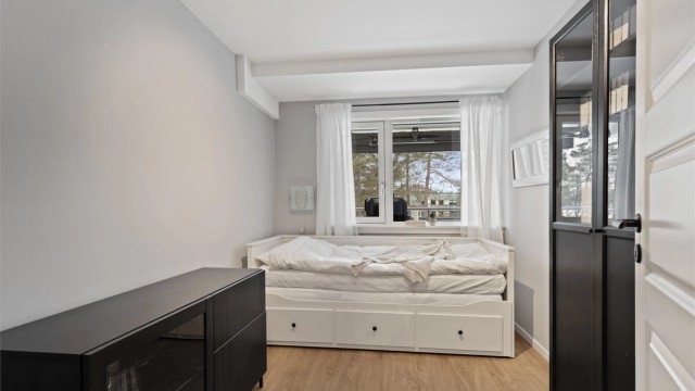 Det andre soverommet egner seg godt som barnerom, gjesterom eller kontor.