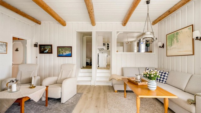 Stuen er alltid et naturlig samlingspunkt og med en god takhøyde på 2,80 meter får du en god romfølelse.