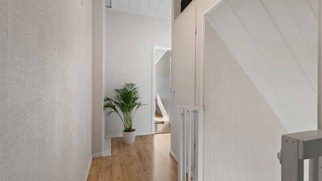 Det er et lite kott i gangen for ekstra oppbevaringsplass.