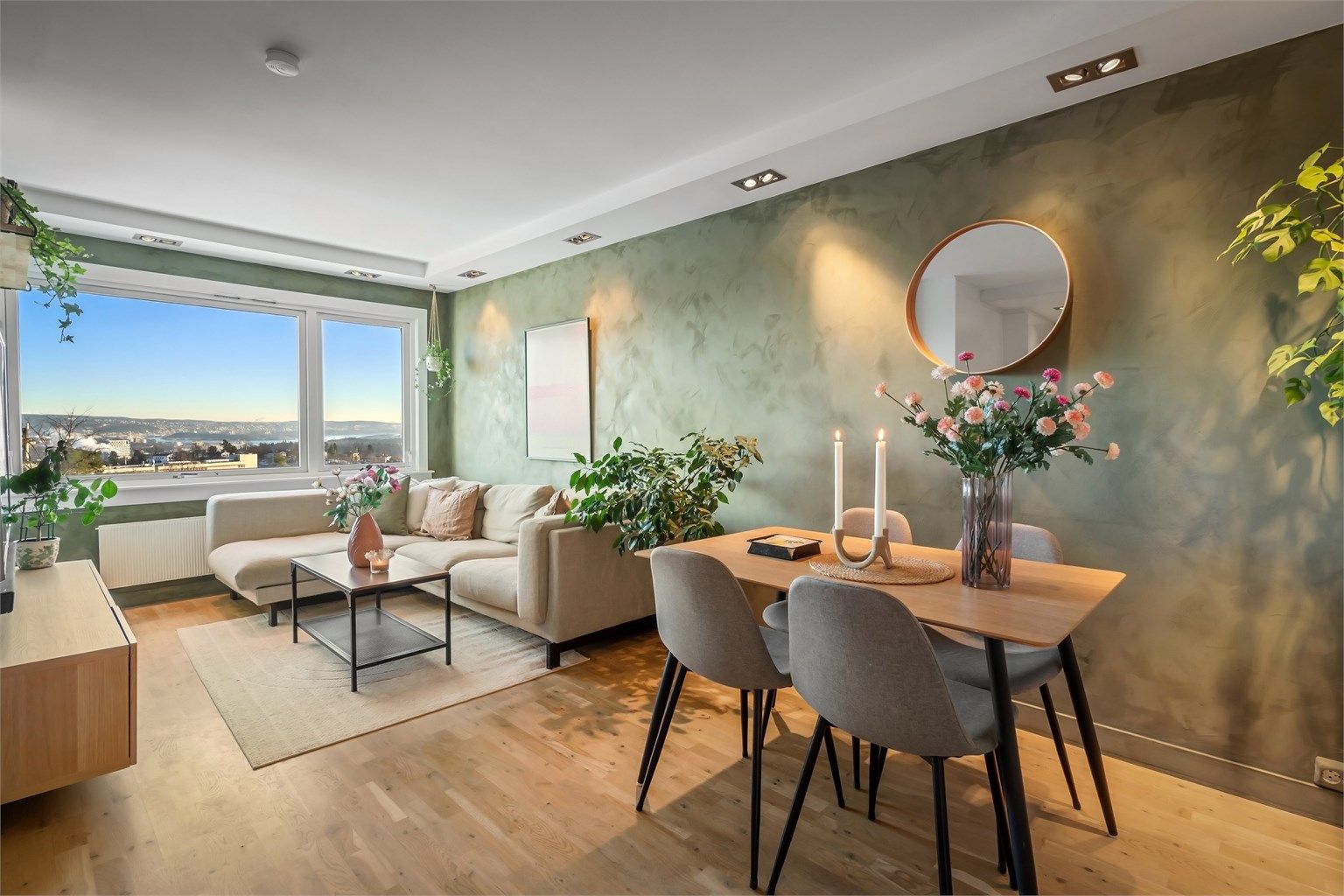 Velkommen til Silurveien 43 på Ullernåsen - Eiendomsmegler/Partner Ola Wee Ahlstrand v/Krogsveen Bærum