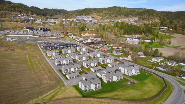 Gangavstand til idylliske Lauvtjern i begynnelsen av Finnemarka