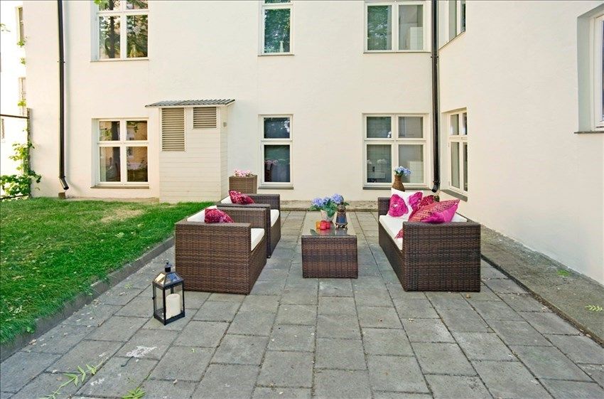 Boligen har en hyggelig felles bakgård