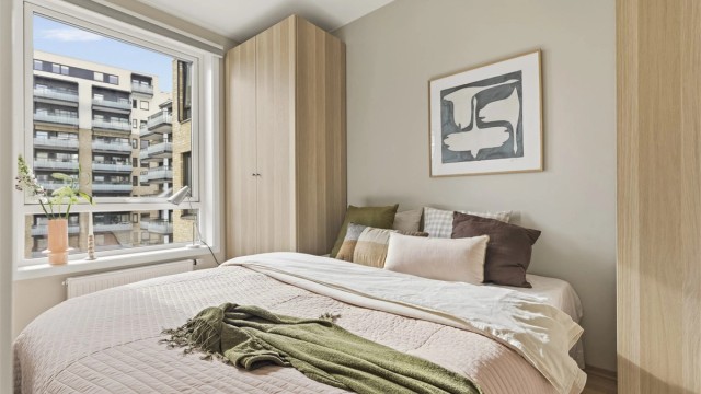 Soverom med plass til dobbeltseng