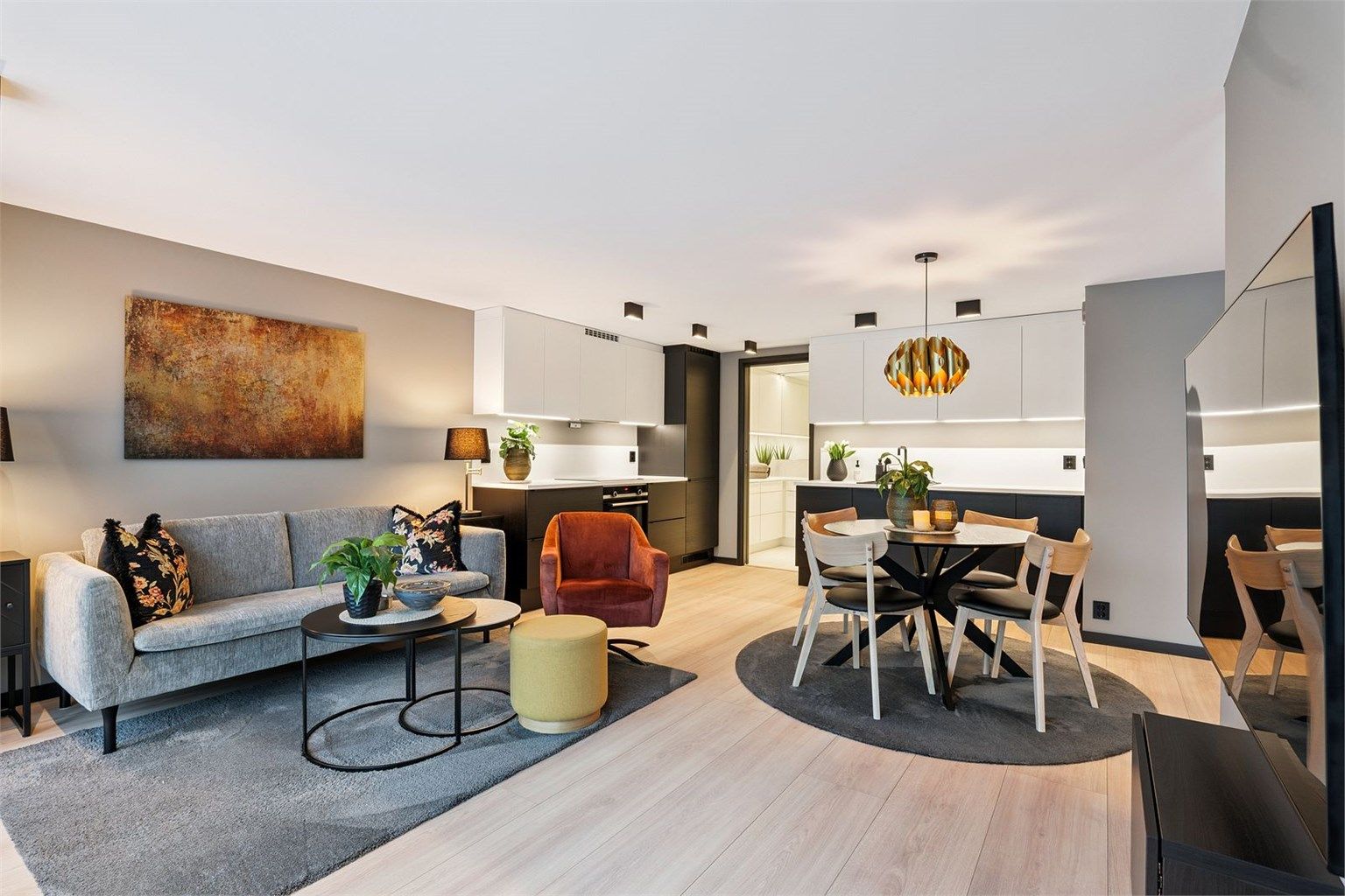 Alt av inventar følger med og er nøye utvalgt i den beste kvalitet!