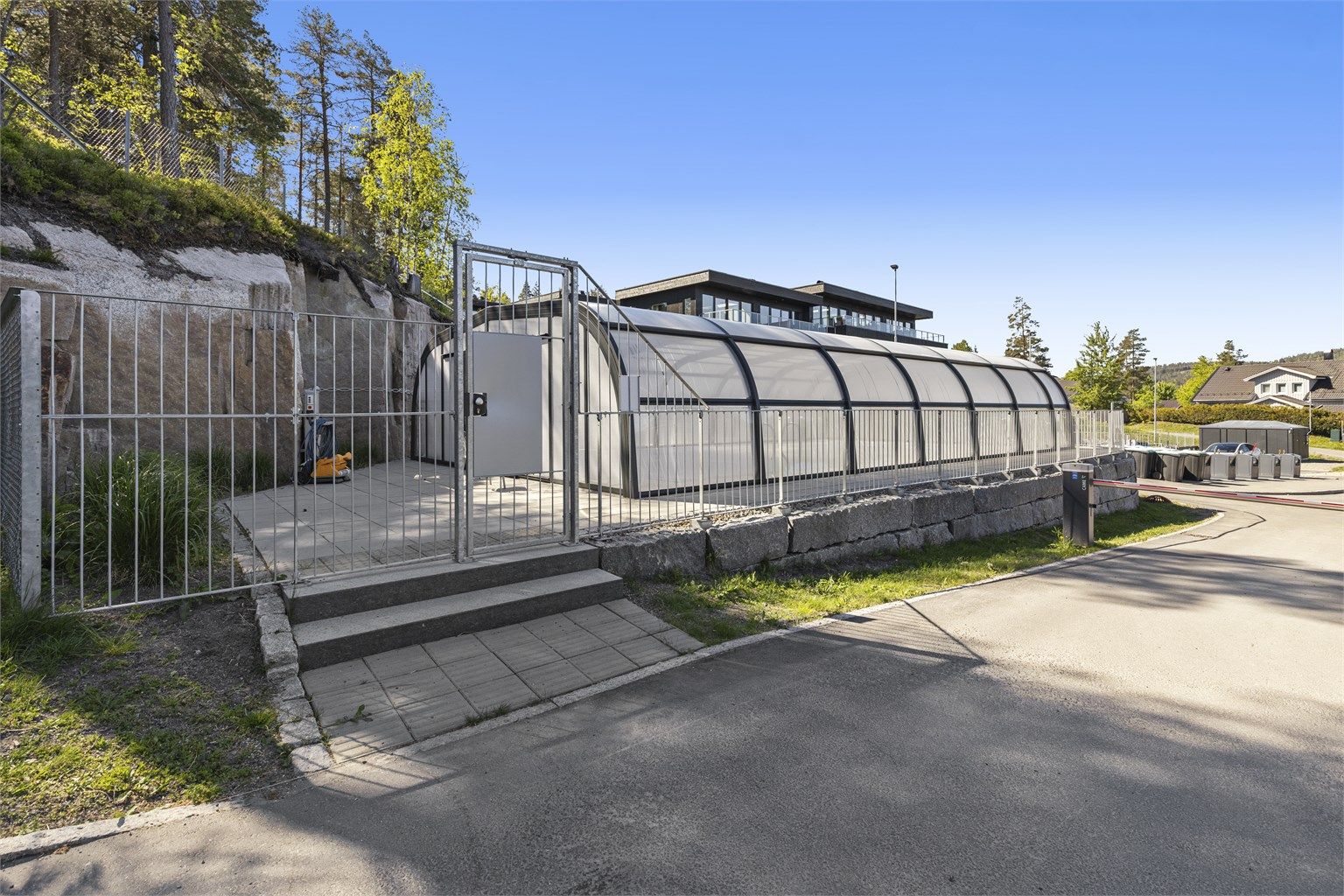 Felles svømmebasseng for sameiet.