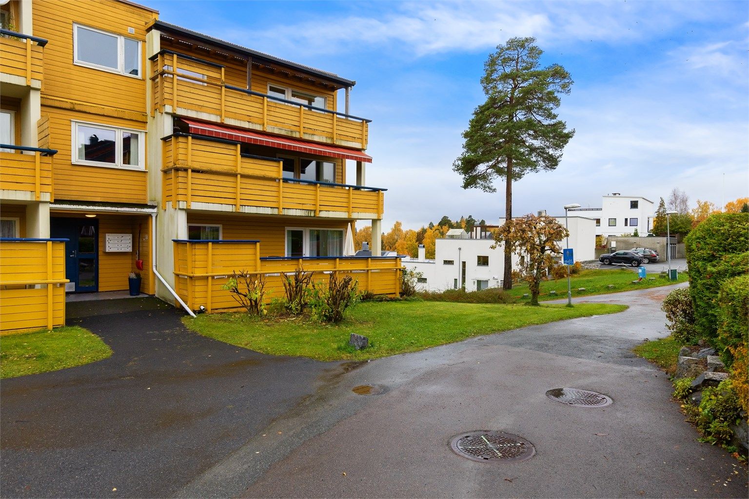 Leiligheten har en fantastisk beliggenhet like ved Gjønnesjordet