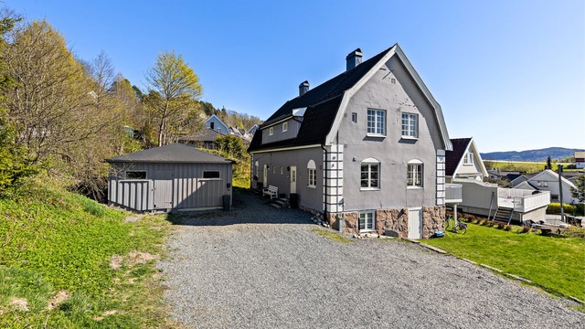 Leiligheten ligger i byggets 2.etasje.