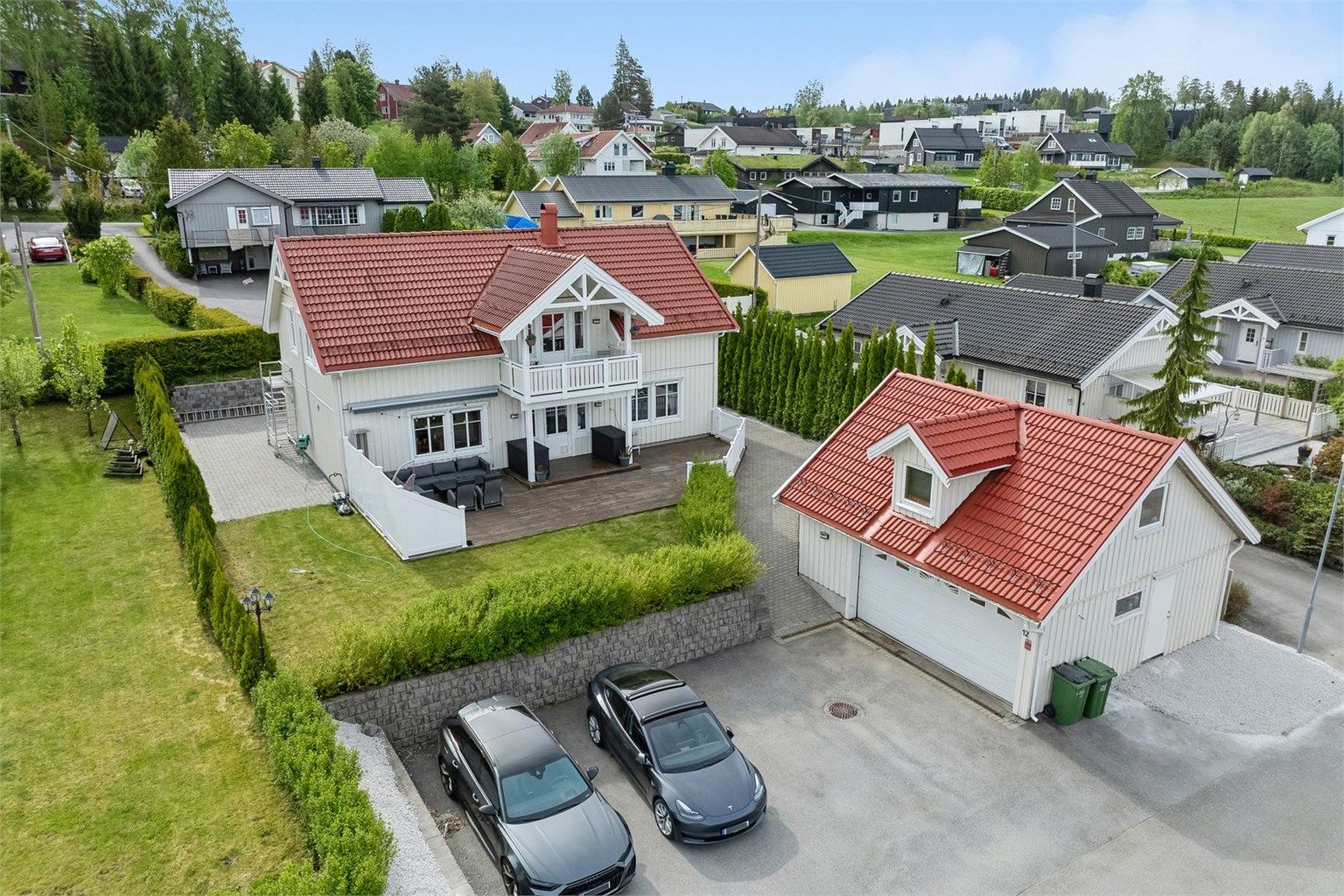 Velkommen til Viktor Holens veg! Dobbel garasje og gode parkeringsmuligheter på tomten