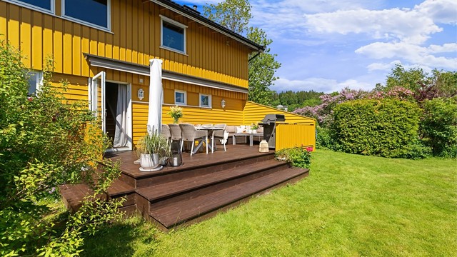 Det er et rikt fugleliv med mange sorter og ofte kan man se rådyr i området.