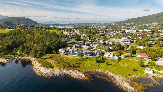 Flisneset kombinerer sjønære omgivelser med gode forbindelser til Ålesund sentrum.