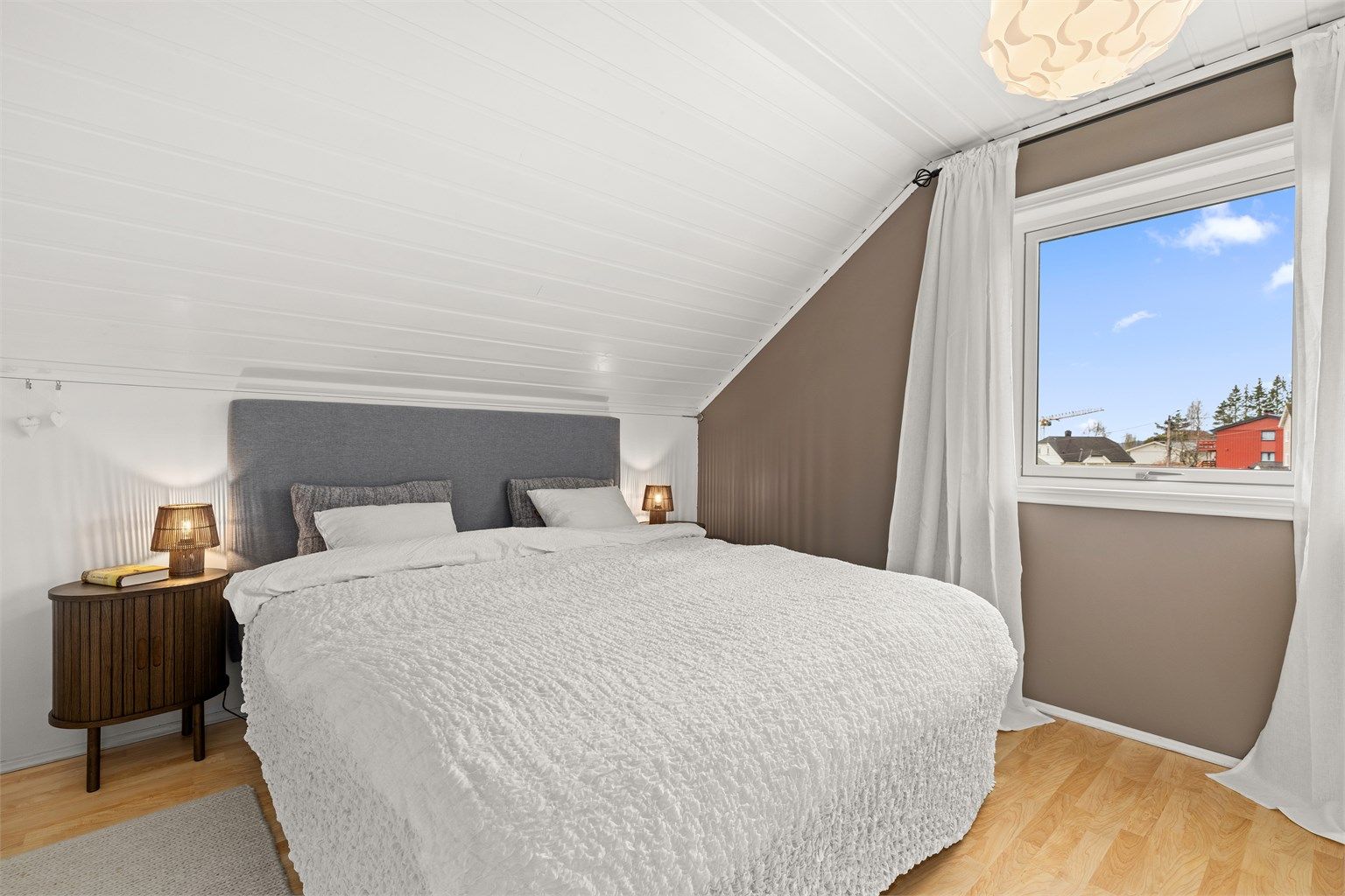 Soverom 3 har fin plass til dobbeltseng og er et koselig gjesterom