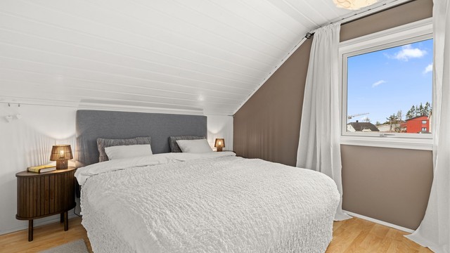 Soverom 3 har fin plass til dobbeltseng og er et koselig gjesterom