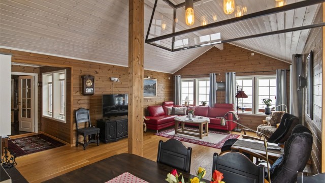 Himlingen er høy og gir rommet både særpreg og en ekstra god romfølelse